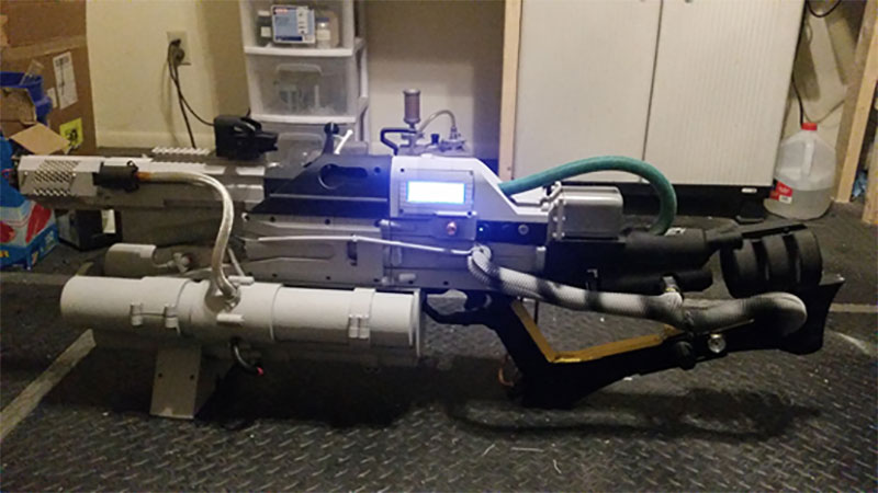 Illustration for article titled Guy Builds Actual Handheld Railgun